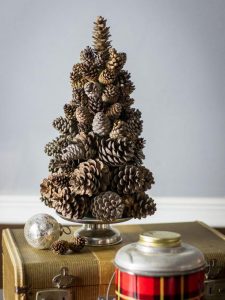 25 Fun Christmas Decor Ideas - Pine Cone Tree