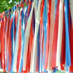 13 Easy Tips for a Star-Spangled Fourth of July Party - garland